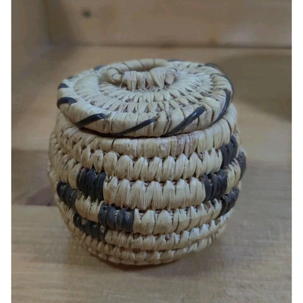 Vtg Lot Of 2 Papago Coiled Nesting Baskes with Lid Devil's claw & Yucca 4